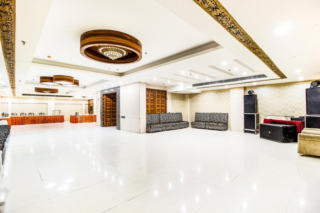 Fabhotel Le Monarque Chandigarh Ngoại thất bức ảnh